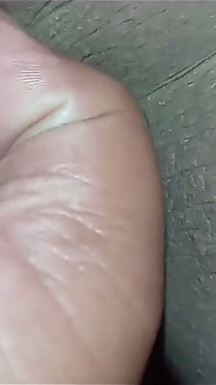 Pongo a mi suegra a cuatro patas y pongo mis dedos en su coño y lamí su culo