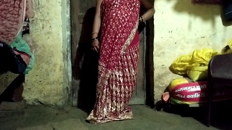 Desi_bhabhi121: Молодая индийская пара целуется