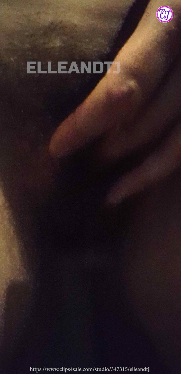 elleandtj: 毛茸茸的熟女手淫