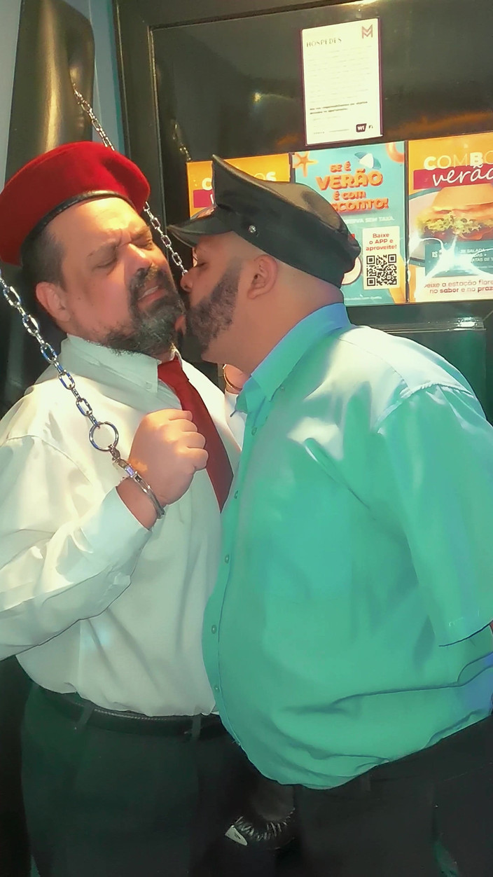 Punchbagplz: Handschellen Und Kontrolliert - Motelzimmer-dominanz