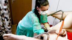 Marcus Pollack: Mladá černovlasá dominantní holka fistuje mužský zadek