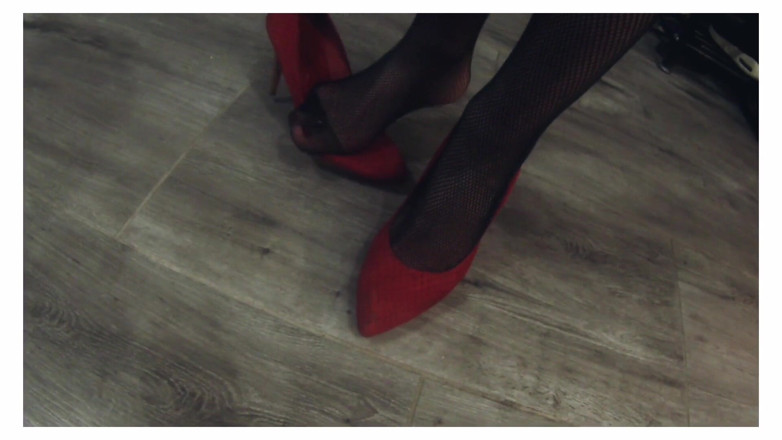 Foot Fetish Heaven: Sexy Ida walk
