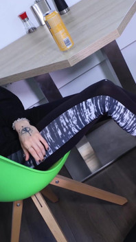 Dopo la sessione di adorazione del piede in palestra