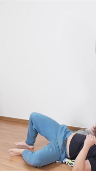 Yoga-lehrerin bekam seine lektion, um sich in ihrem schüler zu reiben
