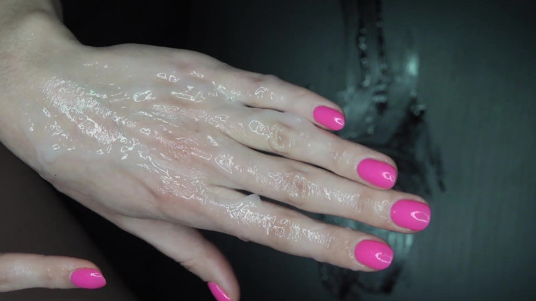 Homemade_Handjob: Muncrat di jari
