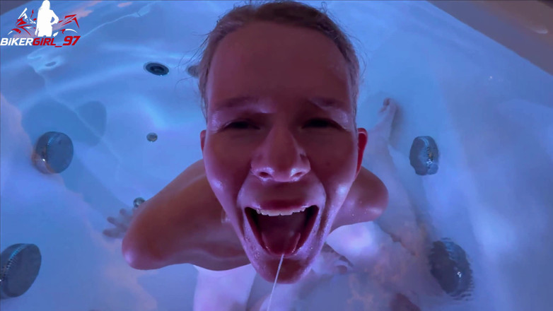 Bikergirl_97: Riskanter Geiler pompino in spa! Voll facciale in Meine Fresse