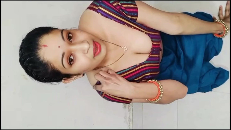 YourUrfi: Indische sexy Maal Bhabhi poesje vingeren en pissend