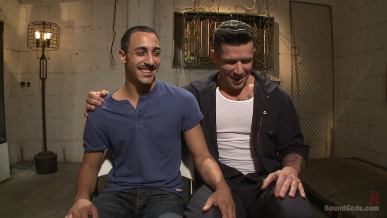 Bound gods: Handyman pervers