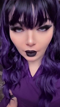 Şişman gotik hemşire mastürbasyon yaparken yakalandı