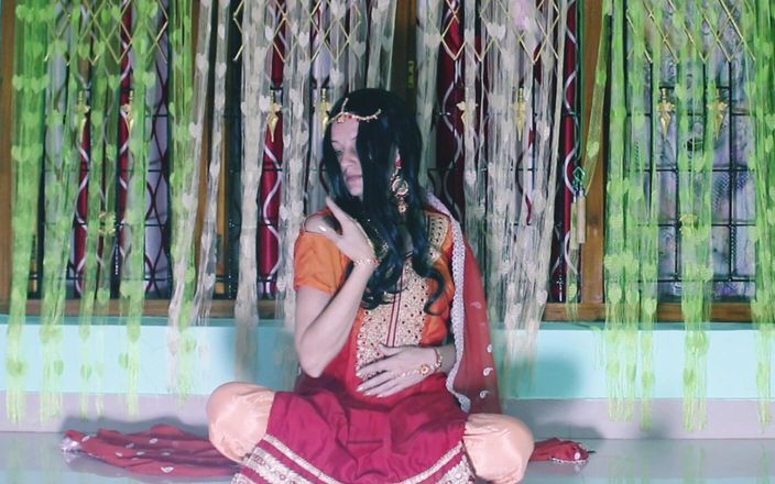 Bolly Karma: MILF tenta bbc e fica boca cheia de porra