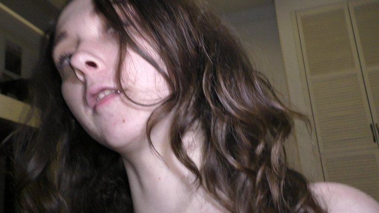 Beekeeper: Трахав худу тінку 18 в її будинку