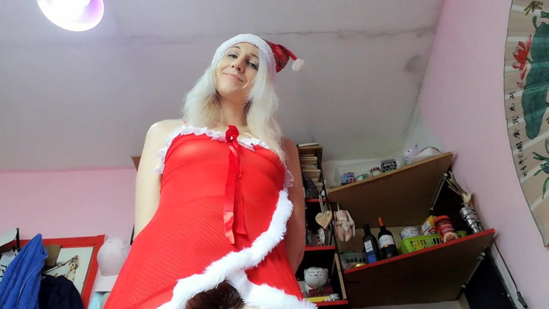Cuteblonde666: Moș Crăciun stă pe fața ta cu pizda și fundul ei...
