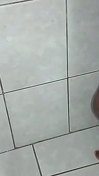 Honění v koupelně 'sexy mrdka spermatu'