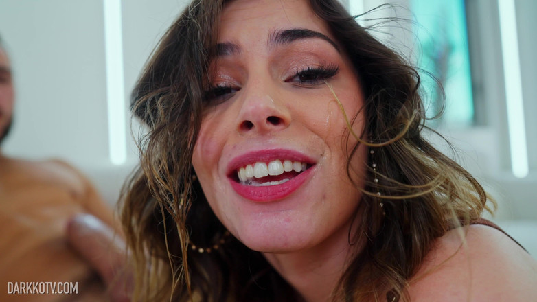 DarkkoTV: Chanel Camryn suce des couilles avec Jonni Darkko, Milan
