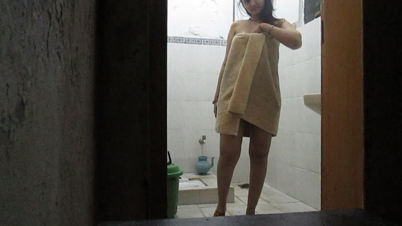 Desi Couple Sunny & Sonia: Shower with Pakistani Wife a Steamy Bathroom Romance