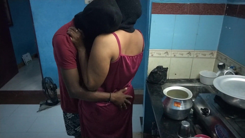 Tamil lesbian: Горячий секс на кухне