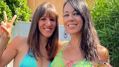 Dúo de lesbianas con Adeline Lafouine anal, gran puño consolador y doble puño para nuestros culos