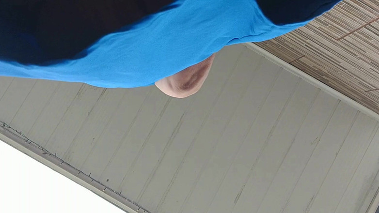 Priscila: Оставь мой мобильный телефон снимать мою мачеху во время уборки тротуара