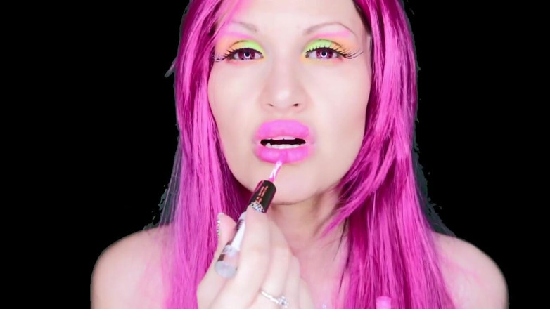 Lady Mesmeratrix Official: Trapped inside my lipstick