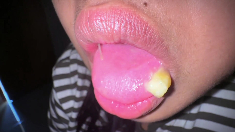 Aria Mia: 朝、ムラムラしている間に官能的な口にバナナをくわえました。これが私の毎日の朝のルーティンです