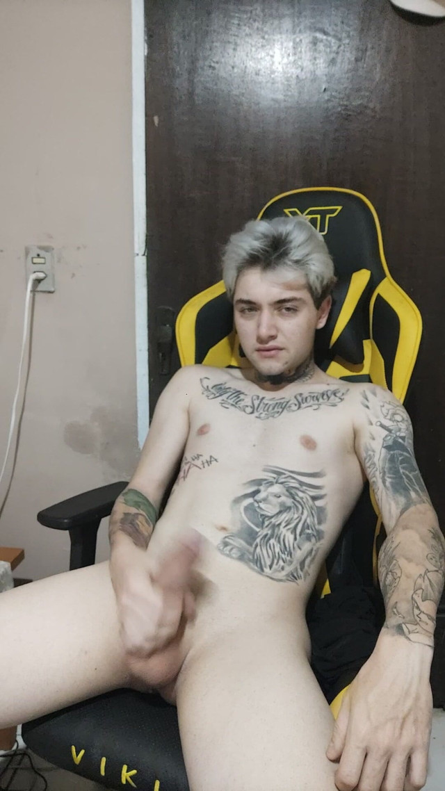 Orgasm Webcam (Daniel Magains) Orgasm Webcam (Daniel Magains)