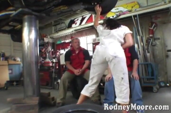 Rodney Moore: Vintage Gianna Michaels Duże cycki w sklepie samochodowym