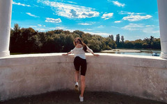 theBLADD: コックに飢えた売春婦のセクシーなヨガ