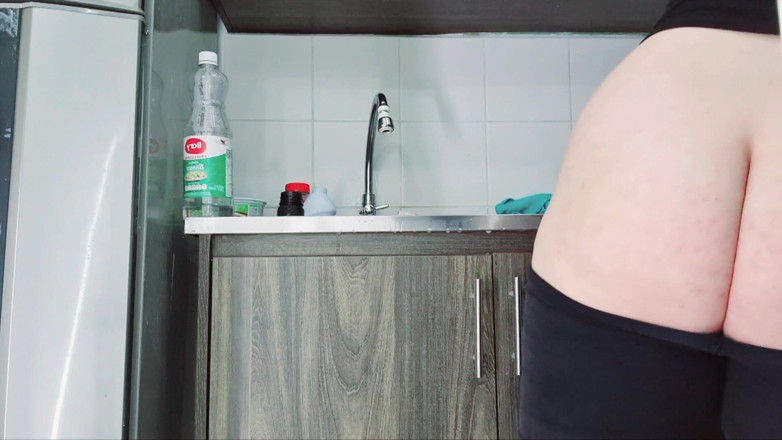 Alice H: แม่เลี้ยงตูดแตกทําความสะอาดห้องครัว
