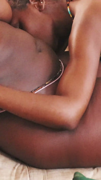 Kiki adora todo o corpo de Vanessa