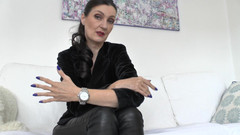 Lady Victoria Valente: 时钟监控：我给你五分钟，然后你就来！维多利亚·瓦伦特夫人