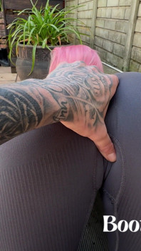 Yoga taytımı yırttı ve dölledi