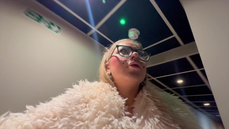 Cumwalkoffame: Sandie Candy Cumwalk