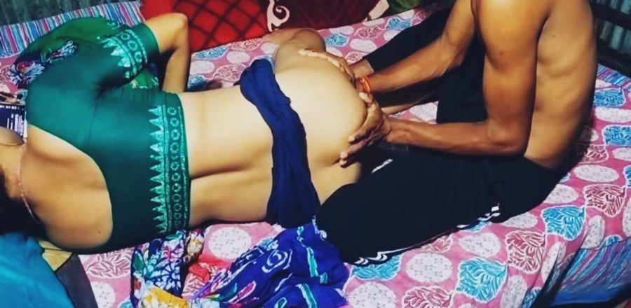 Teensex: Horny Bhabi with Beautiful Sharee Wants Devar to Fuck