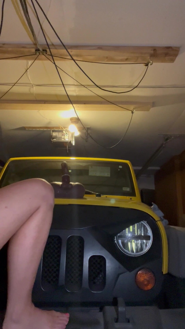 Stephanie Summers: Solo Jeep Fuck After Bars