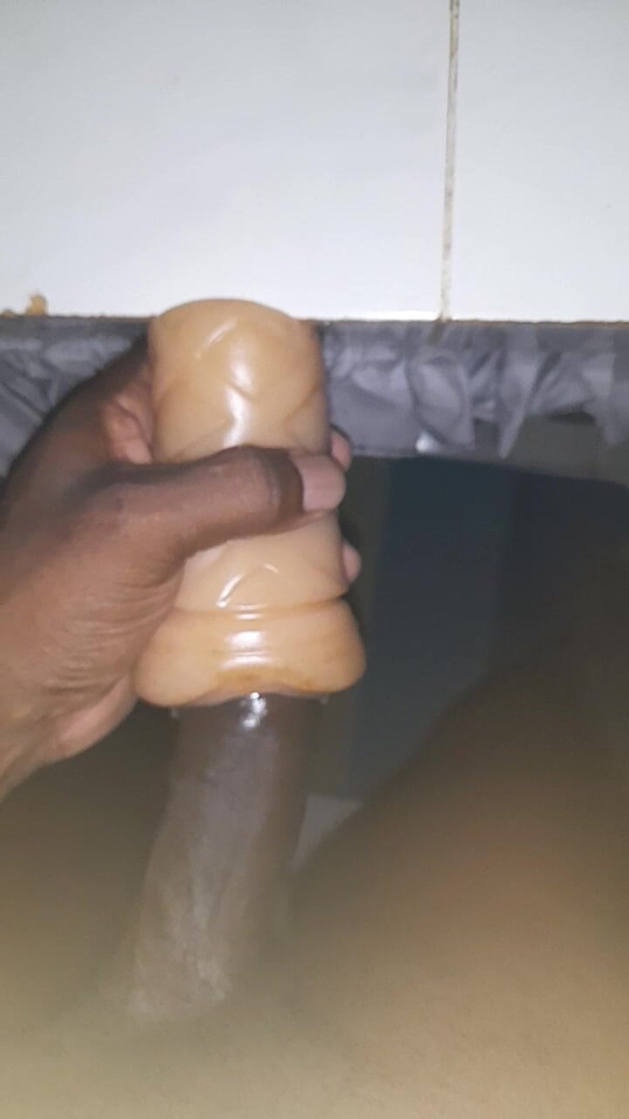 Black guy: Masturbando s7 e6