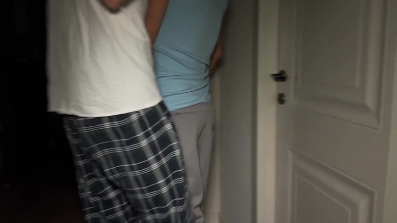 Sandro Jenner: Двоє твінків займалися пристрасним сексом після коледжу