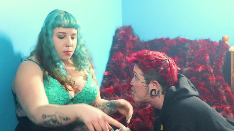 punkgoblin: Domina &amp; t-boy menschlicher aschenbecher