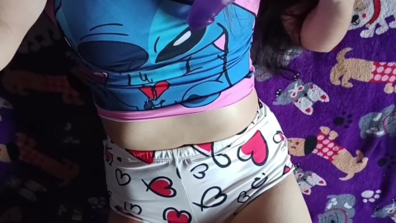 Yuli and tony: Jovem advogada se masturba na cama de seu cliente