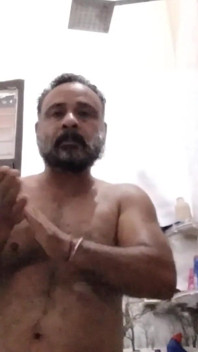 Sugar daddy fa il bagno nuda