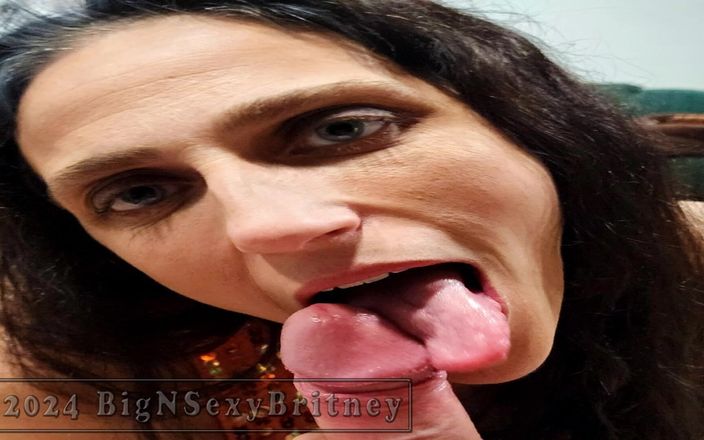Big N Sexy Britney: Grote n sexy Britney - cumshot en diavoorstelling in het gezicht -...