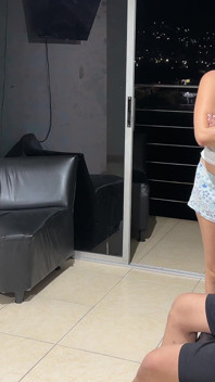 Le Escondo El Control a Mi Culona Latina Hermanastra En Un Lugar Especial Como Excusa Para Luego Meterle Mi Enorme Y Rico Pene.