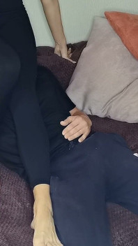 Ich Saß in Leggings Auf Seinem Gesicht.