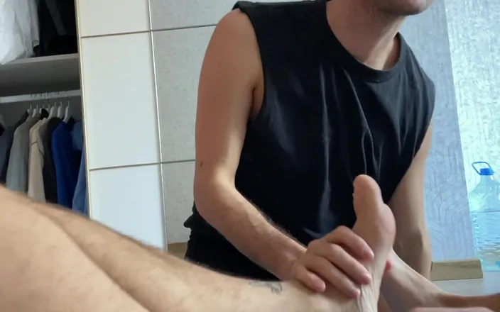 Harry_Jen: HarryJen Foot fetish feet roommate