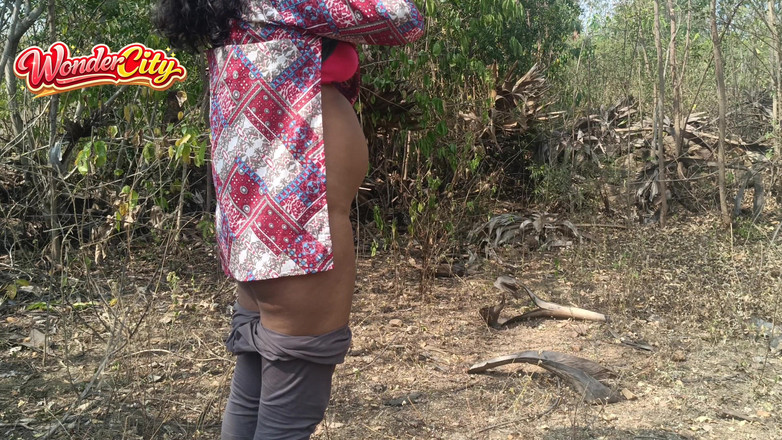 Magilmathi: Jungle with Hot Aunty