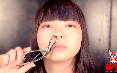 Japan Fetish Fusion: Himeka Takahoshi sabit kamerada sümükünü kazıyor ve yalıyor