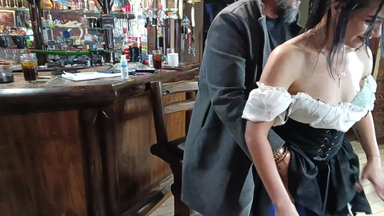 MysticBella: Mis dos compañeros de cuarto me gangbang mientras estoy ovelando