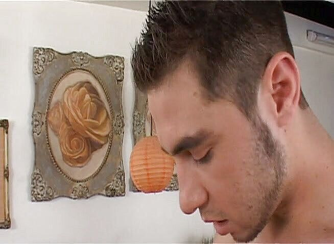 Chicks with Dix: Un mec pompe le trou du cul d'une trans