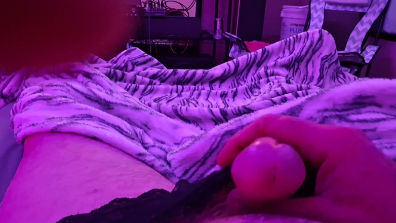 Pantygee: Horny in my purple outfit