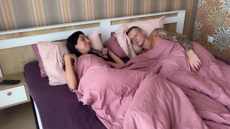 Falcon Al straight porn: 오쟁이 진 남편은 아내가 두 남자에게 박히고 있다는 사실에서 깨어났습니다