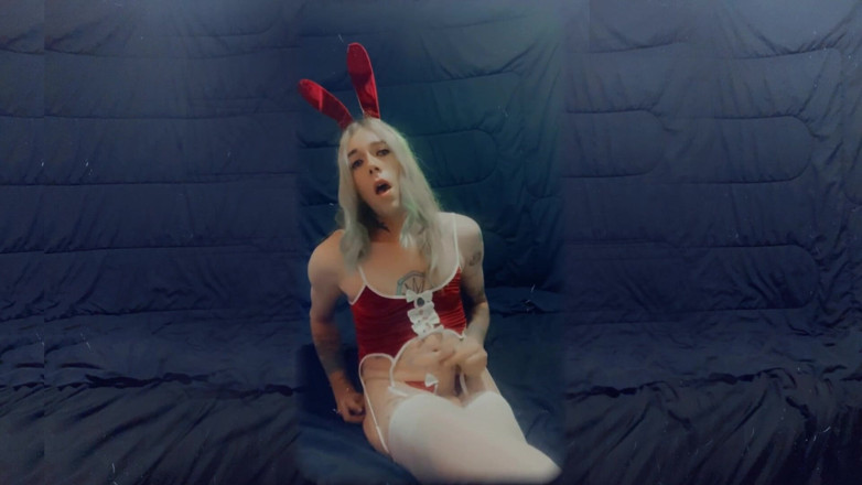 CarmenMelatonin: Playboy il compagno di giochi coniglietta